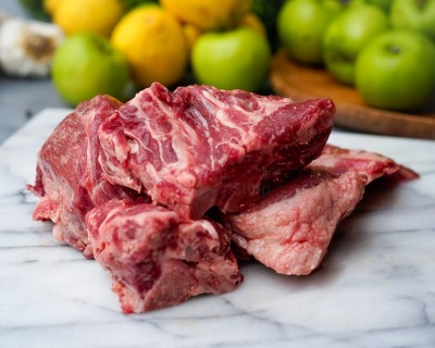 Свинина на кости охлаждённая 1 кг - купить в Мечте